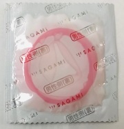 コンドーム個包装男性側写真